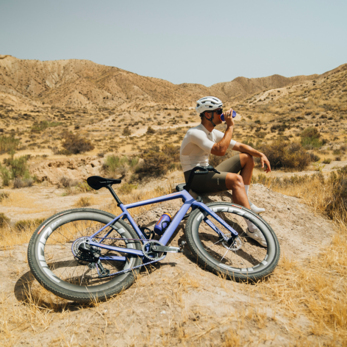 Megamo West 02 – Gravel carbone