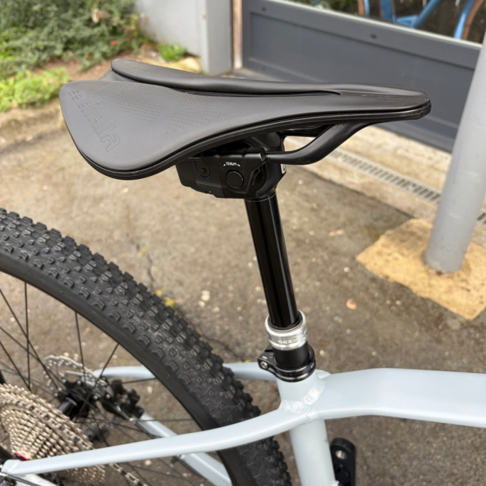 Tige de Selle VTT Seekrun Bluetooth | Débattement Réglable 150 mm | Commande sur Cintre